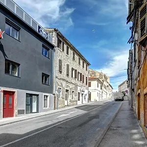 Gostinjska kuća Rock