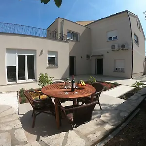 4* Gostinjska kuća Faveria Amphitheater With Free Parking
